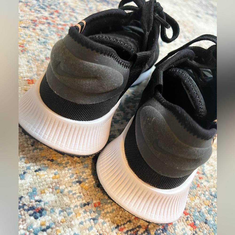 Women’s Nike shoes - Picture 8 of 9